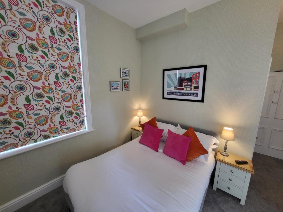 Georges Place York Bagian luar foto